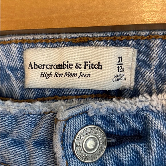 Abercrombie & Fitch Women’s Curve Love High Rise Mom Jeans Size 31 size 12 - Picture 5 of 7
